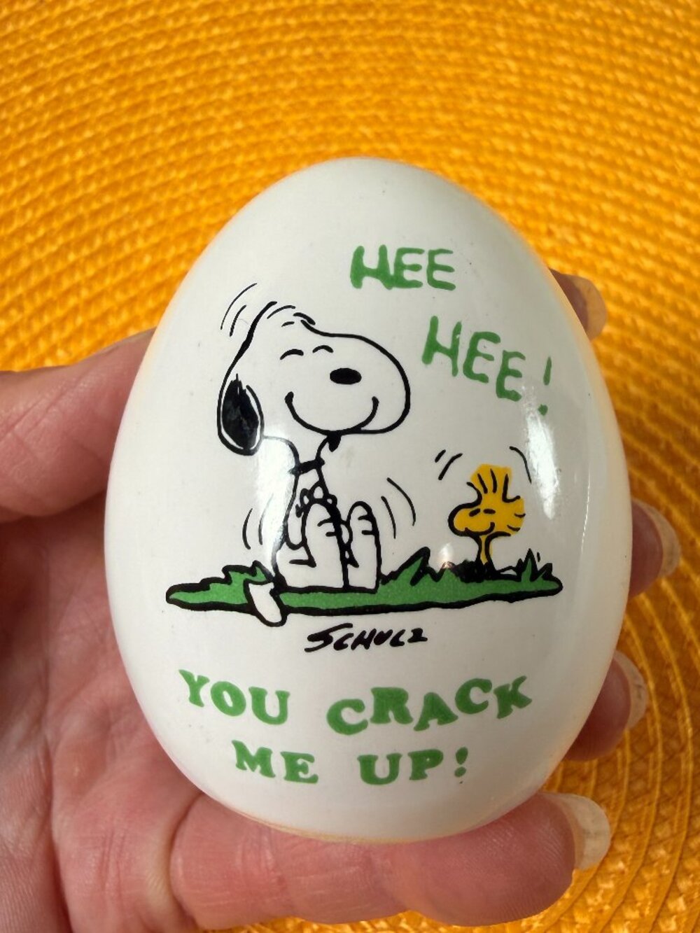 Vintage 1970's PEANUTS Snoopy Ceramic egg "Hee Hee! You Crack Me Up!"